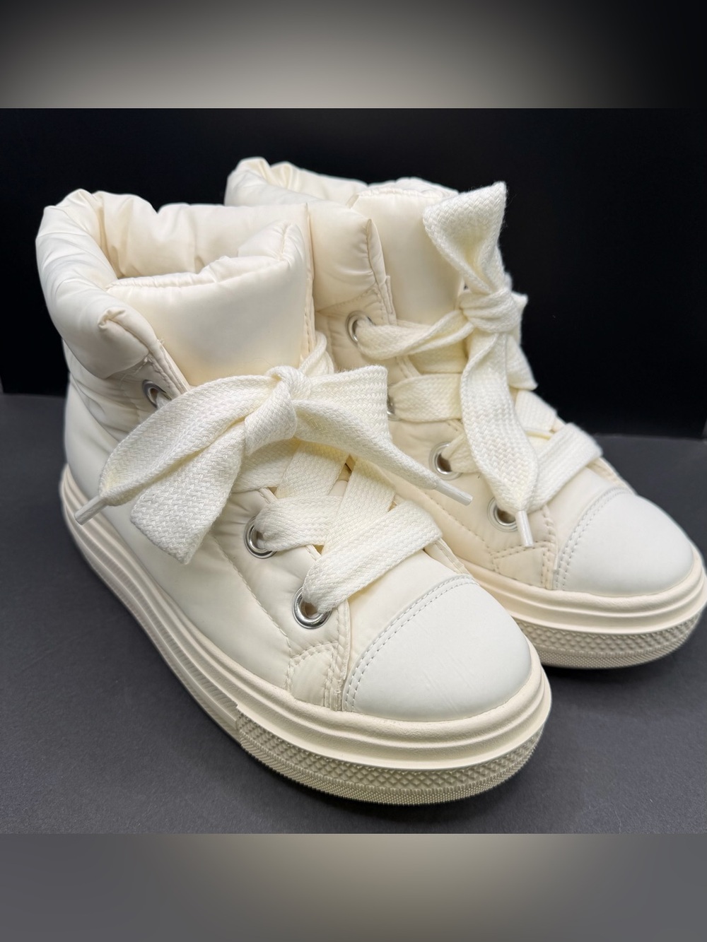 Converse - CTAS Elements Boots-Cream High-Top Padded w/Laces, Size:8